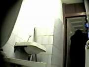 скрытая камера в общественном месте туалете видео